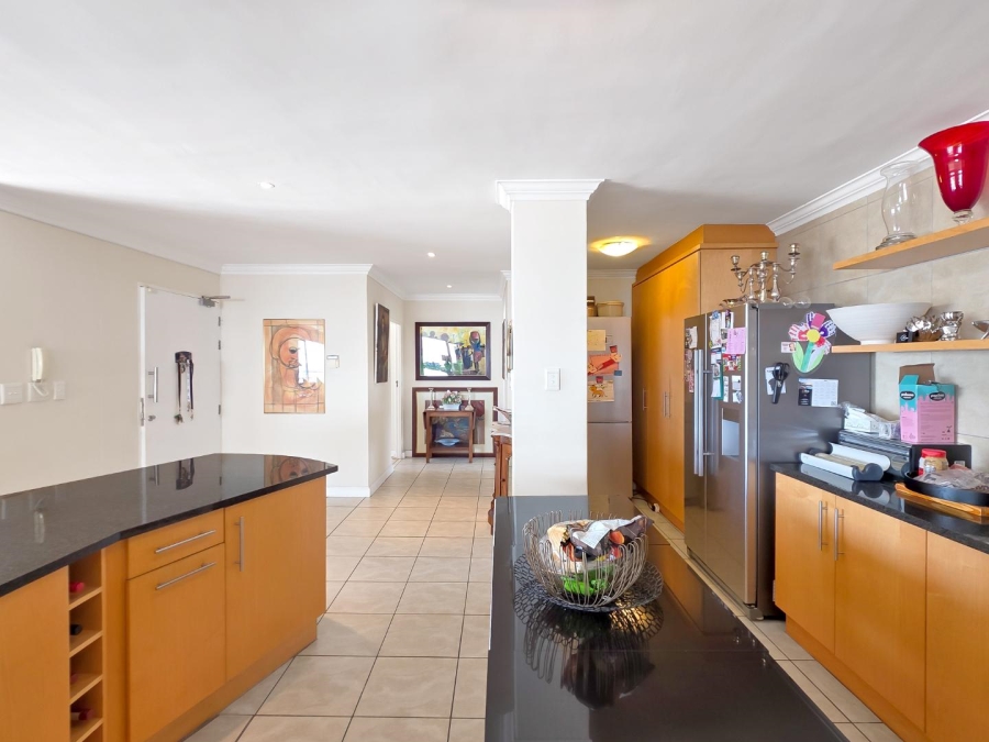 3 Bedroom Property for Sale in Sea Point Western Cape